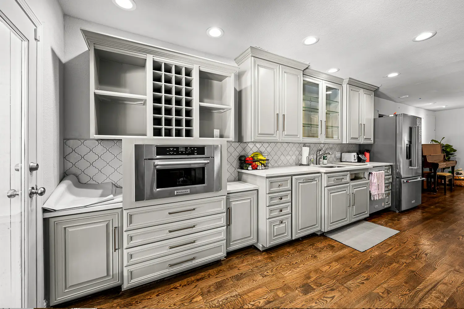 photo before a kitchen was remodeled in Dallas Texas